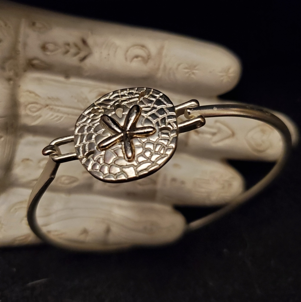 NWOT Silver flower accent bangle handmade